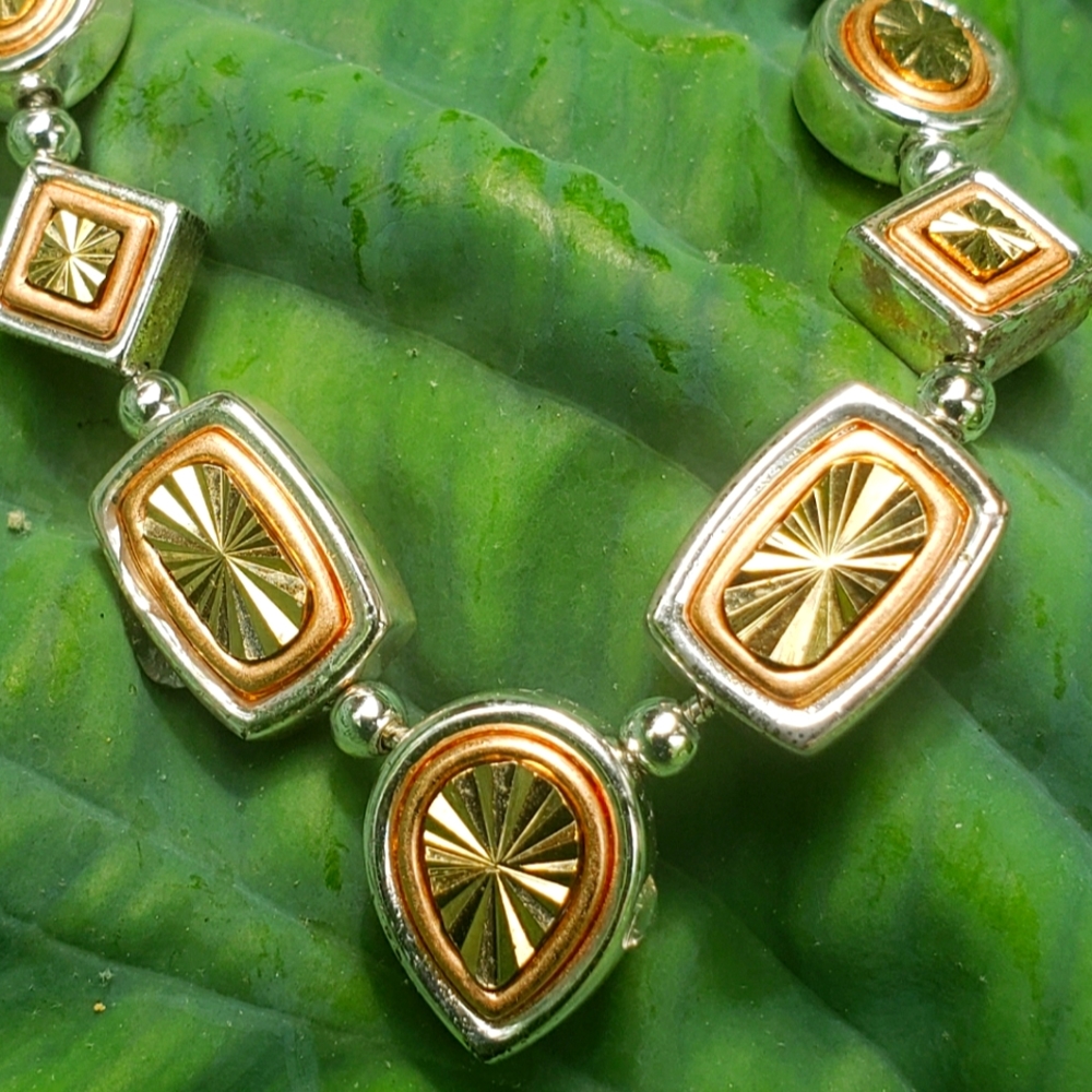 Tri-Color jewelry set. 18" Necklace and 7.5" Bracelet.